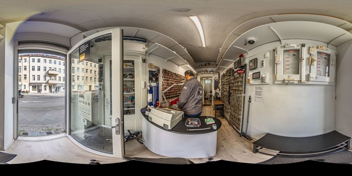 360-Grad-Panorama des Ladens in Berlin-Neukölln
